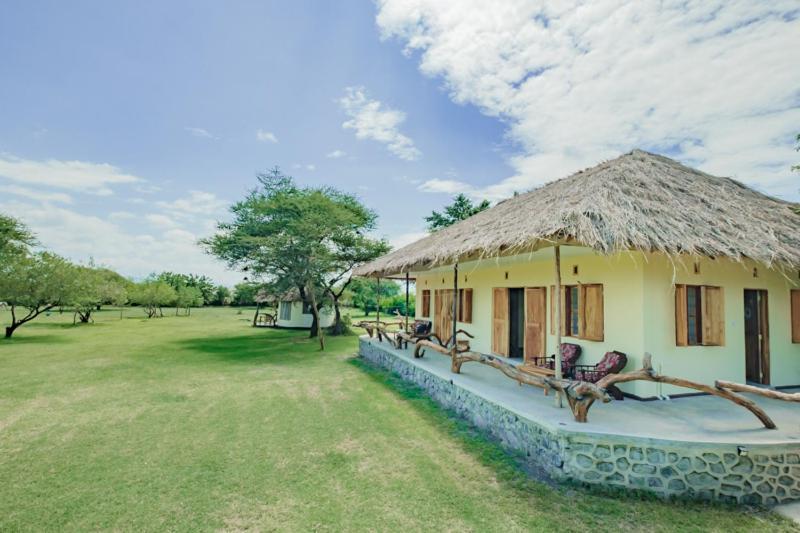Lake Natron Maasai Giraffe Eco Lodge And Camping Mtowabaga Buitenkant foto