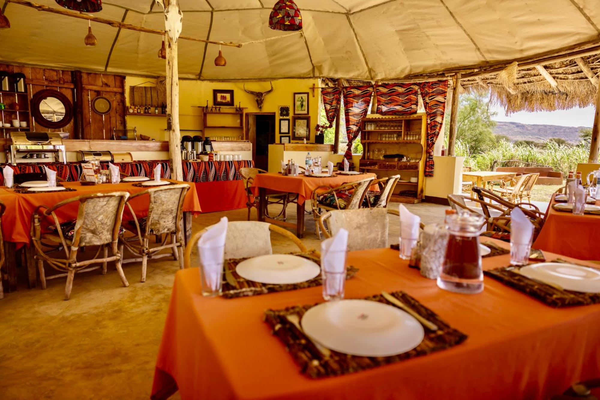 Lake Natron Maasai Giraffe Eco Lodge And Camping Mtowabaga Buitenkant foto