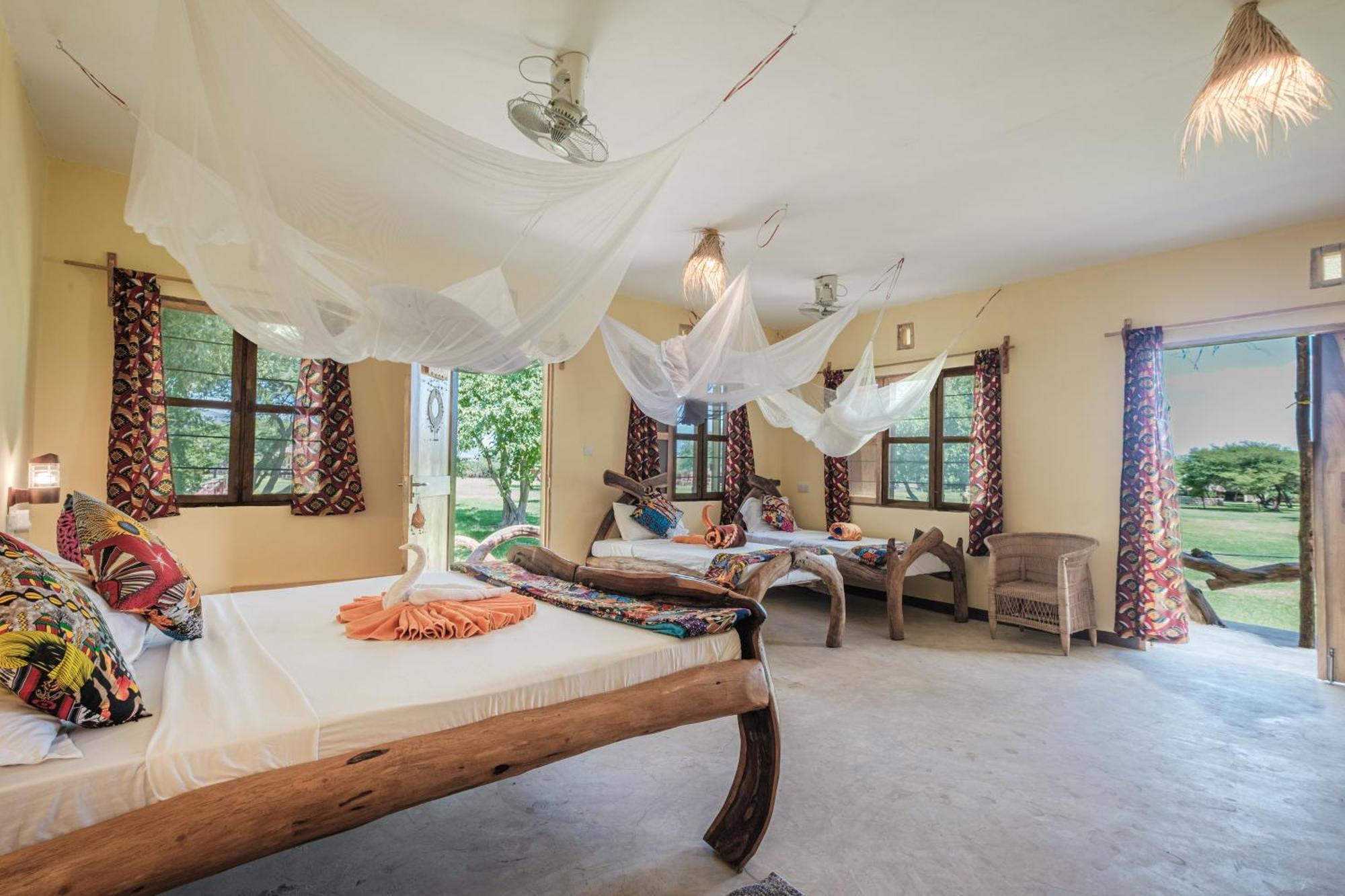 Lake Natron Maasai Giraffe Eco Lodge And Camping Mtowabaga Buitenkant foto