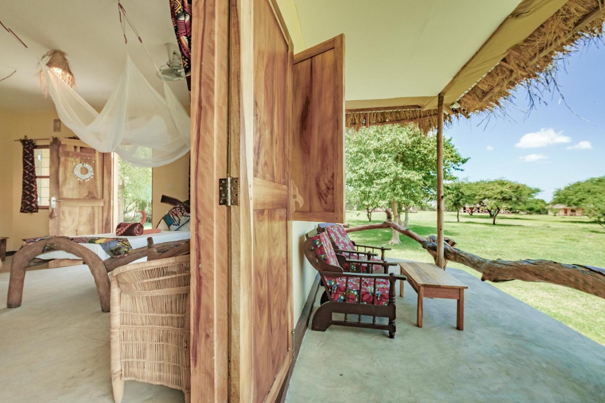 Lake Natron Maasai Giraffe Eco Lodge And Camping Mtowabaga Buitenkant foto