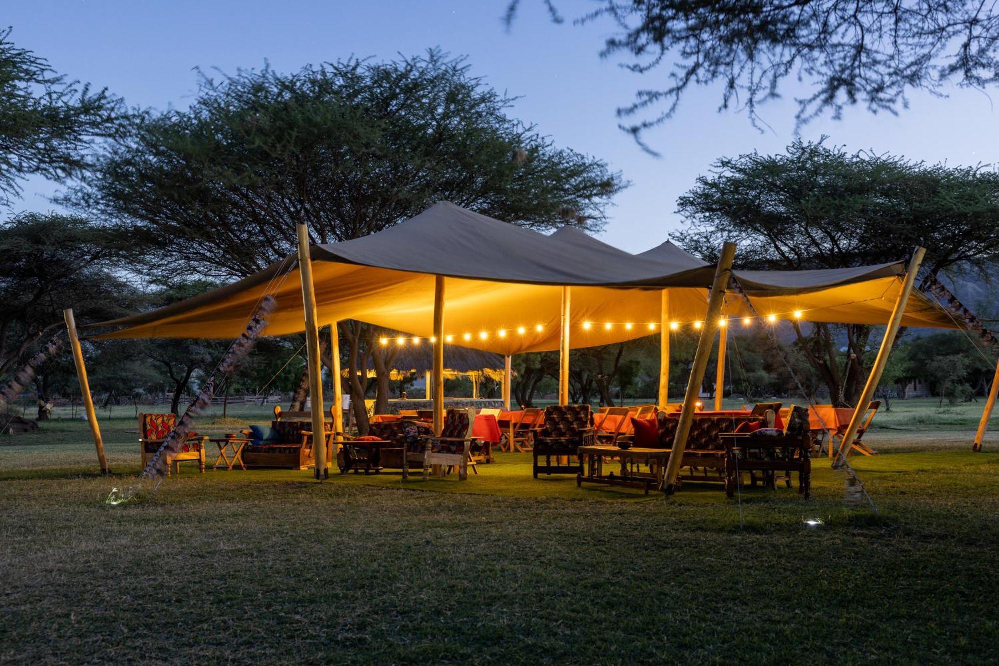 Lake Natron Maasai Giraffe Eco Lodge And Camping Mtowabaga Buitenkant foto