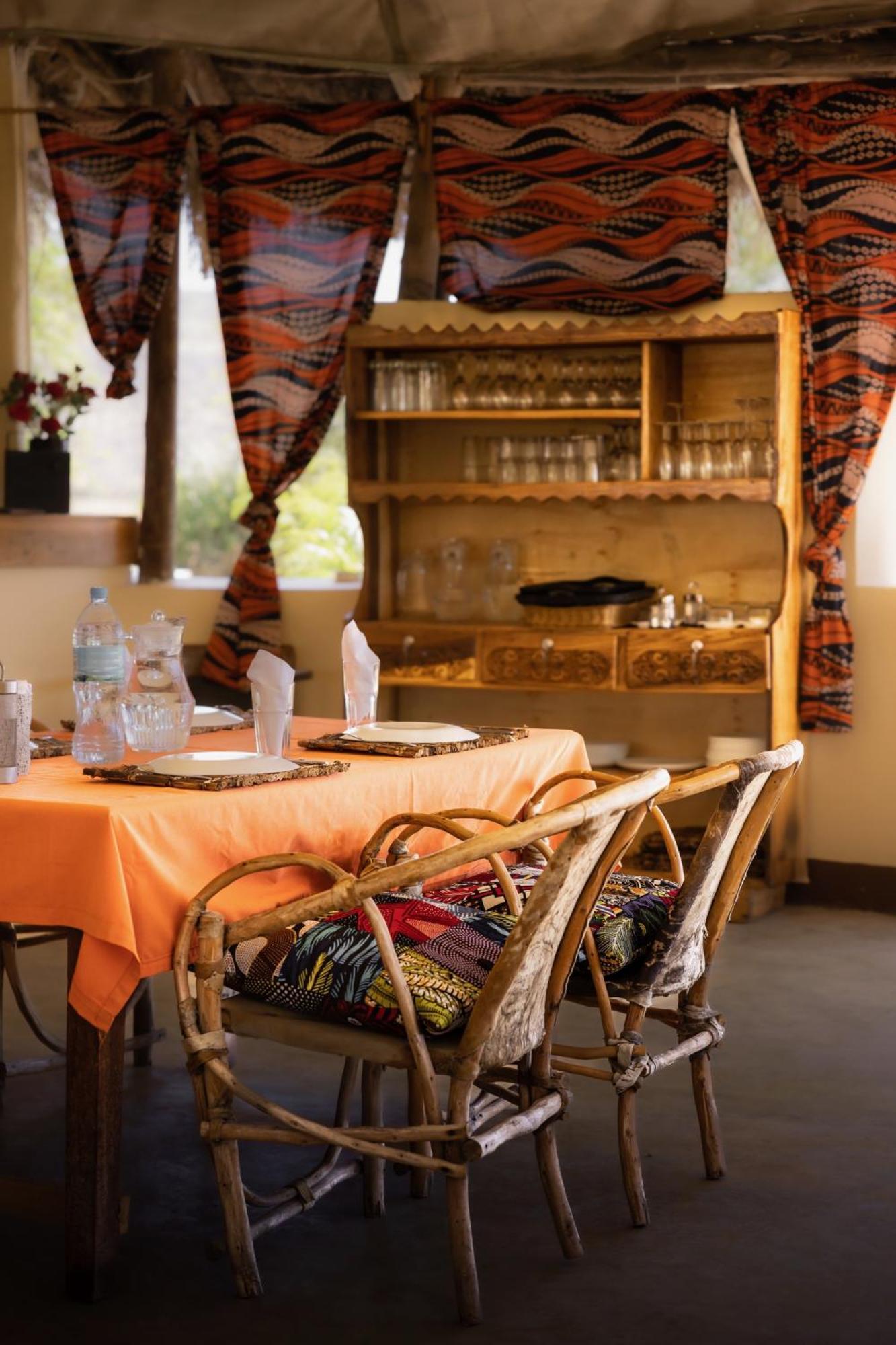 Lake Natron Maasai Giraffe Eco Lodge And Camping Mtowabaga Buitenkant foto