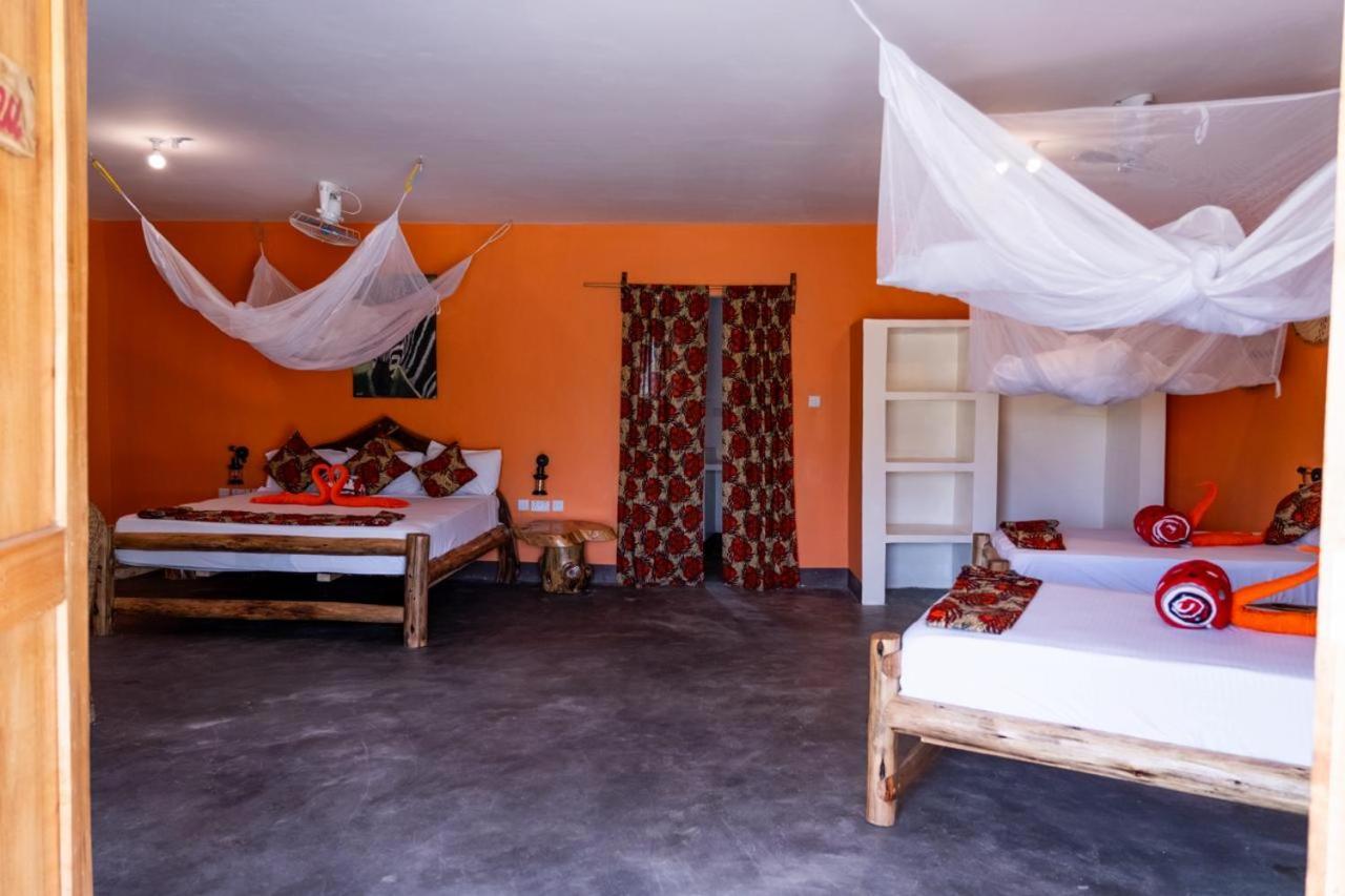 Lake Natron Maasai Giraffe Eco Lodge And Camping Mtowabaga Buitenkant foto